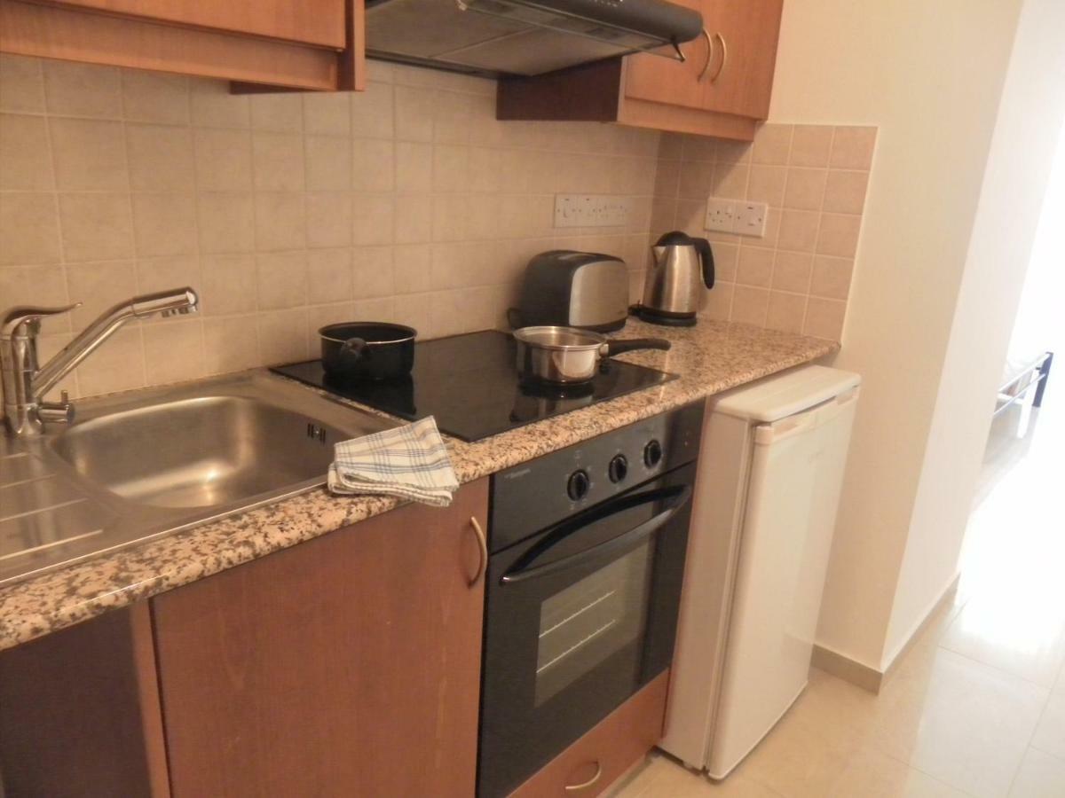 Studio, E104 With Double Bed, Kitchen & Shower Room, Sunny Balcony Peyia Exterior photo