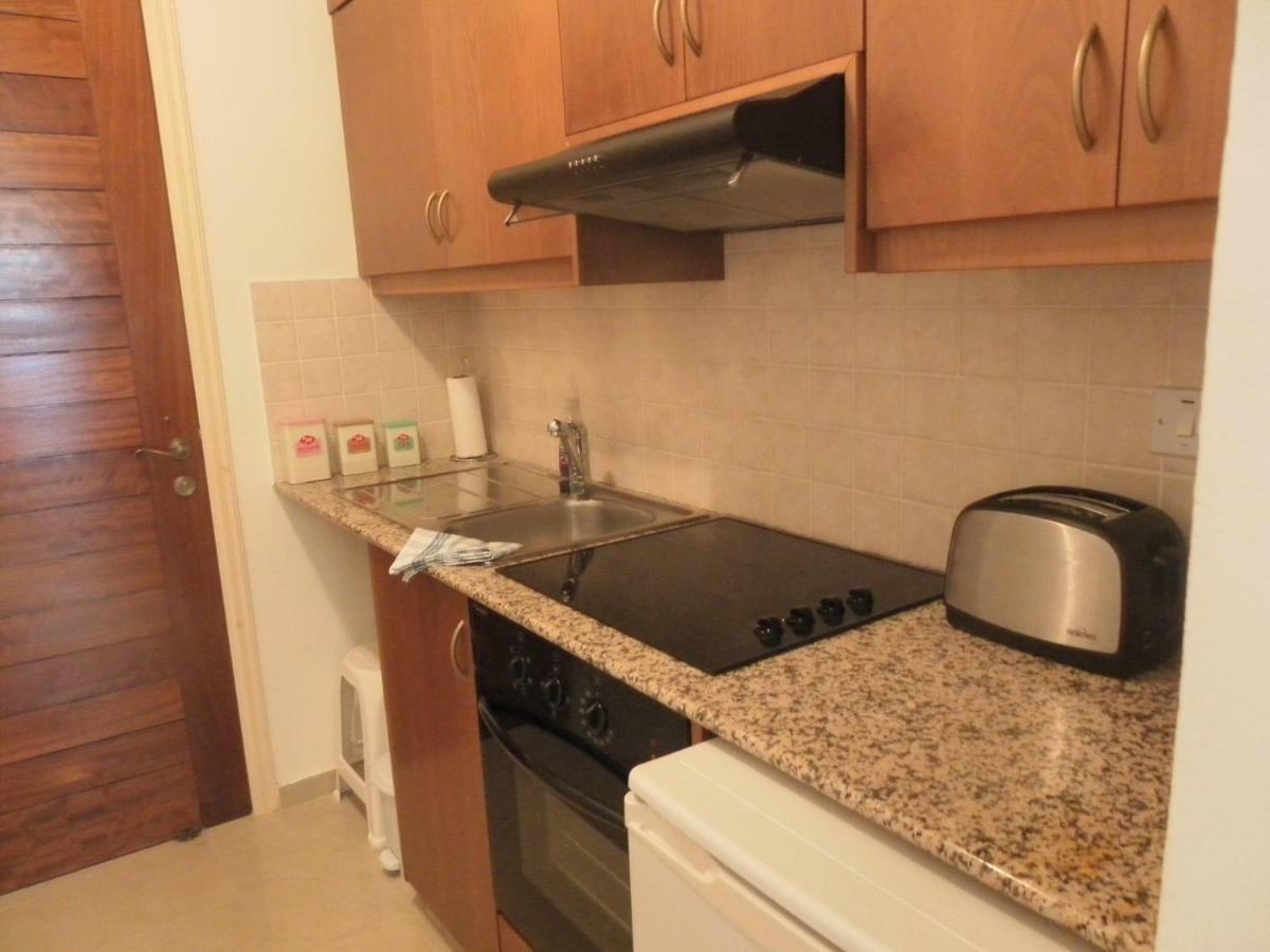 Studio, E104 With Double Bed, Kitchen & Shower Room, Sunny Balcony Peyia Exterior photo